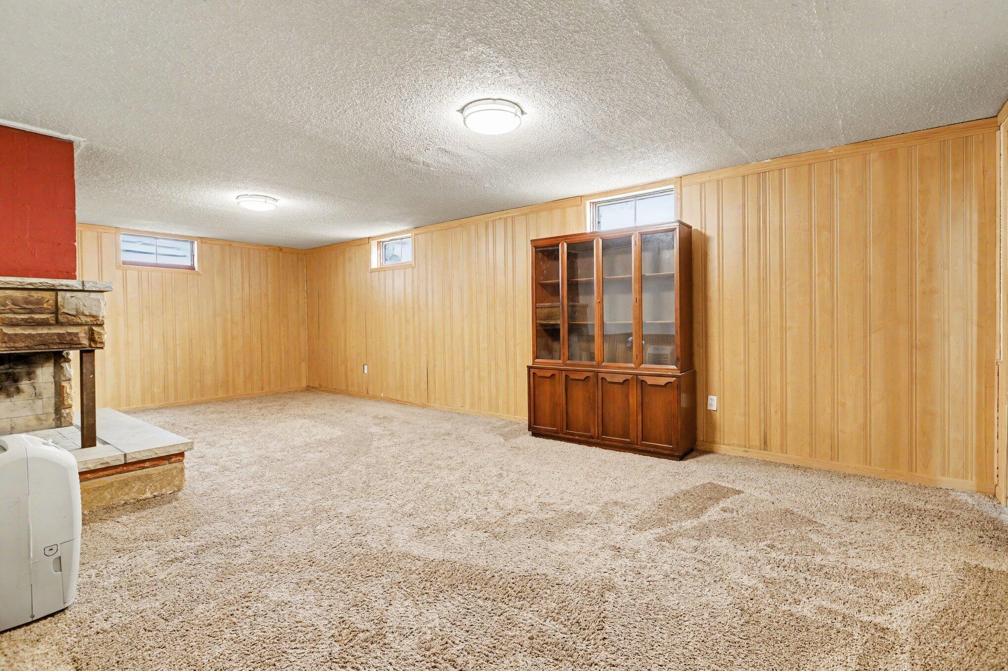 322 North 28th Street Springfield, MI 49037 - Photo 15 of 26 016_file_7031