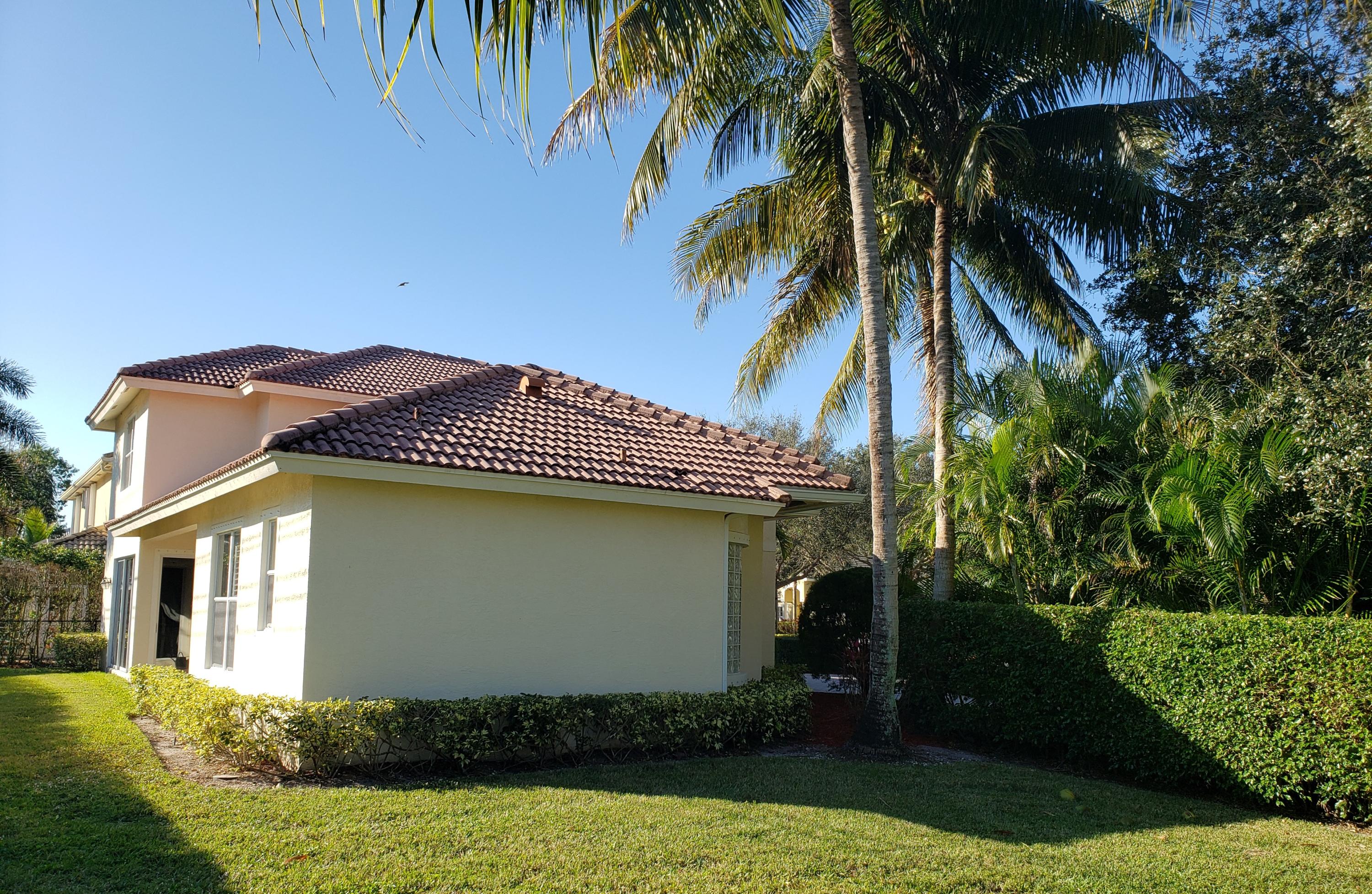 610 Scrubjay Drive Jupiter, FL 33458 - Photo 4 of 29 61c23e3ccc35-side_yard3