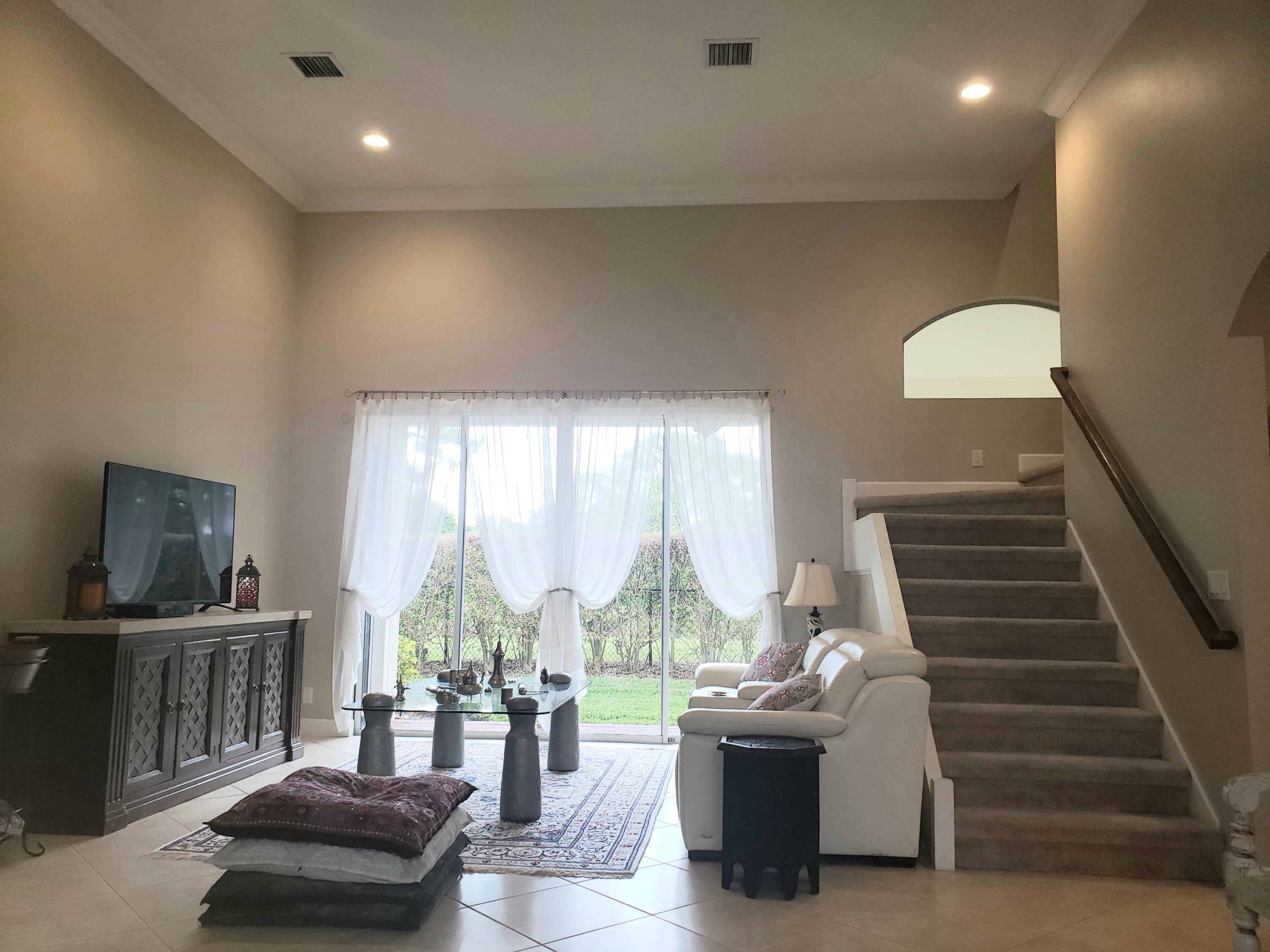 610 Scrubjay Drive Jupiter, FL 33458 - Photo 7 of 29 7042abd8395e-living_room1