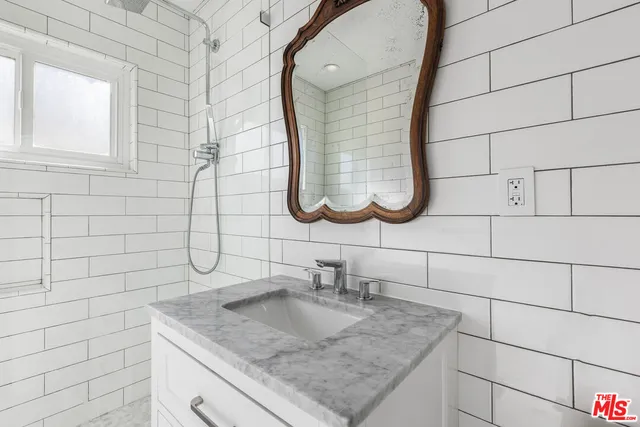 $2,650 | 1929 Tamarind Avenue, Unit 8, Los Angeles, CA 90068