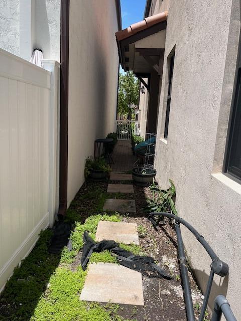 2999 Butternut Lane Riviera Beach, FL 33410 - Photo 12 of 52 Side yard