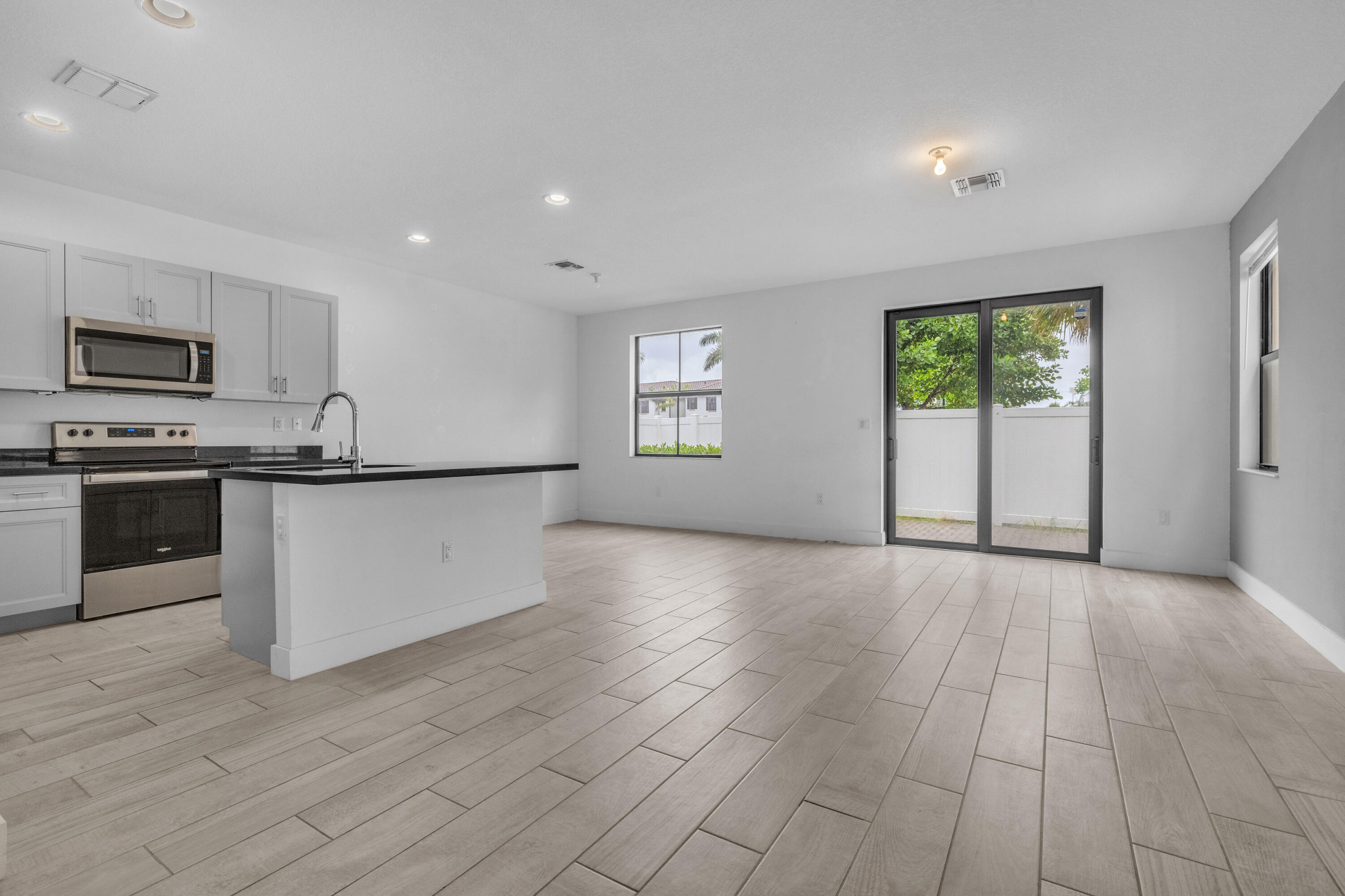 2999 Butternut Lane Riviera Beach, FL 33410 - Photo 21 of 52 Living area