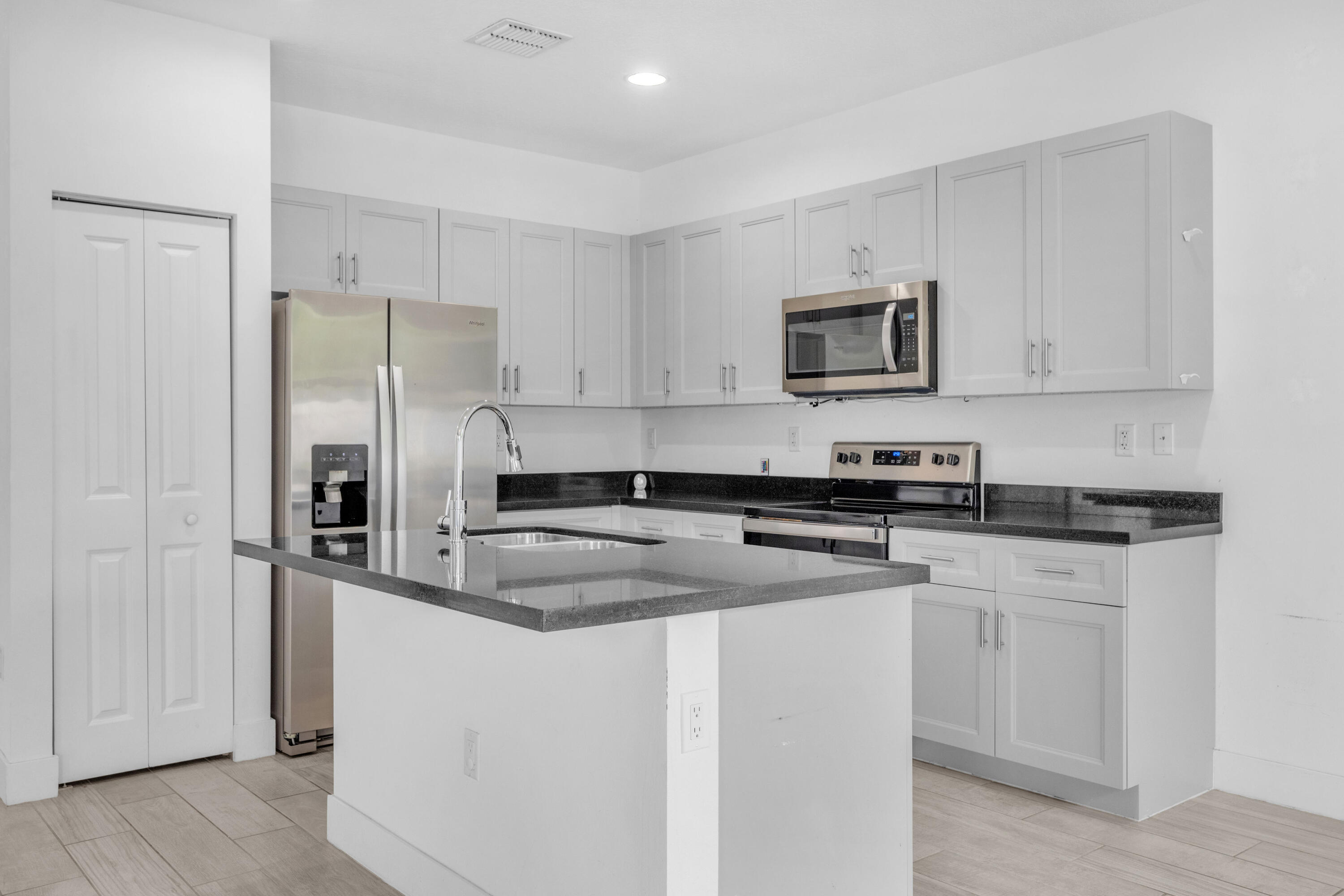 2999 Butternut Lane Riviera Beach, FL 33410 - Photo 22 of 52 Kitchen