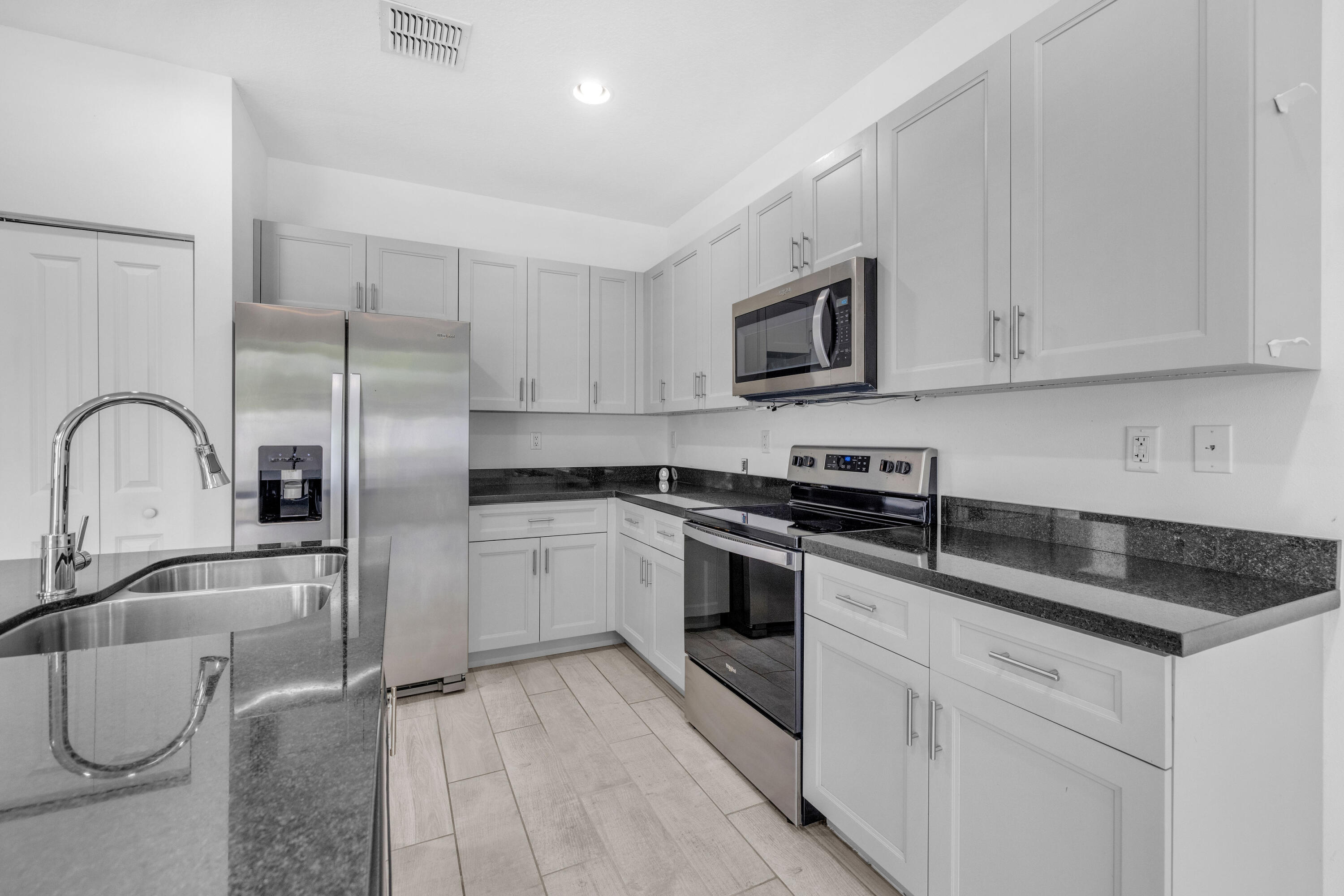 2999 Butternut Lane Riviera Beach, FL 33410 - Photo 24 of 52 Kitchen