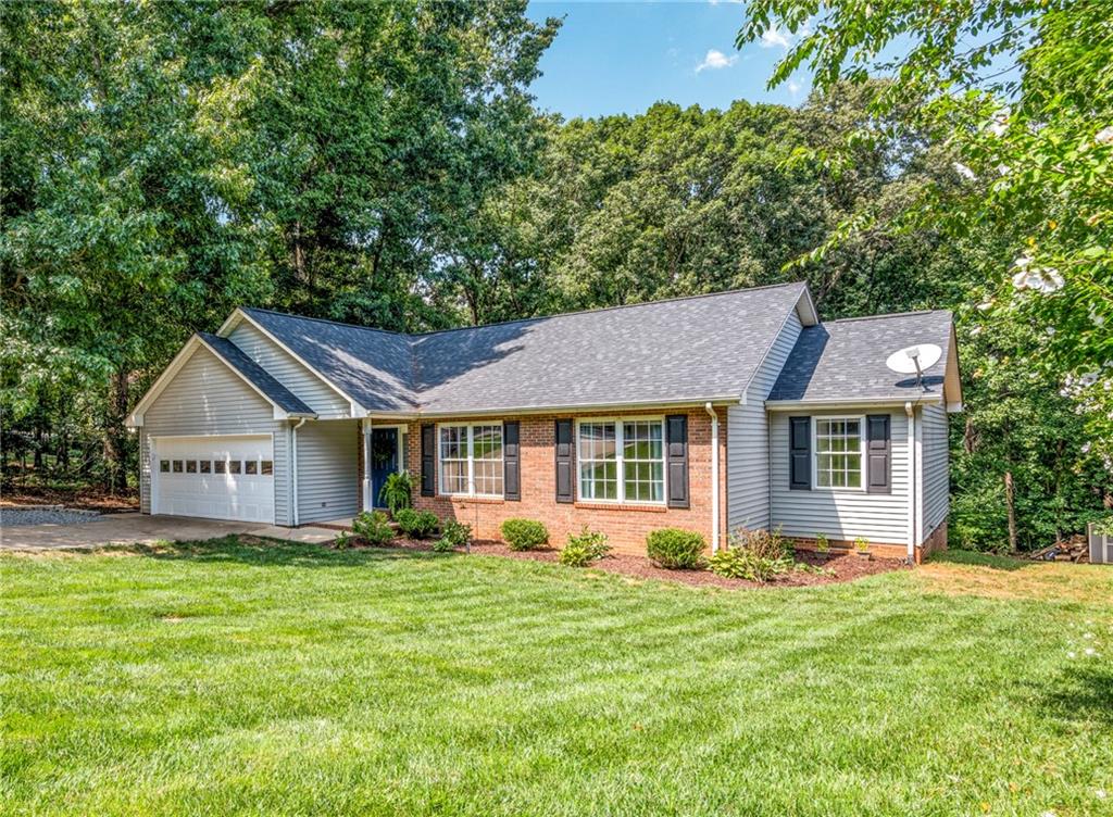 4370 River Road Hickory, NC 28602 - Photo 1 of 18