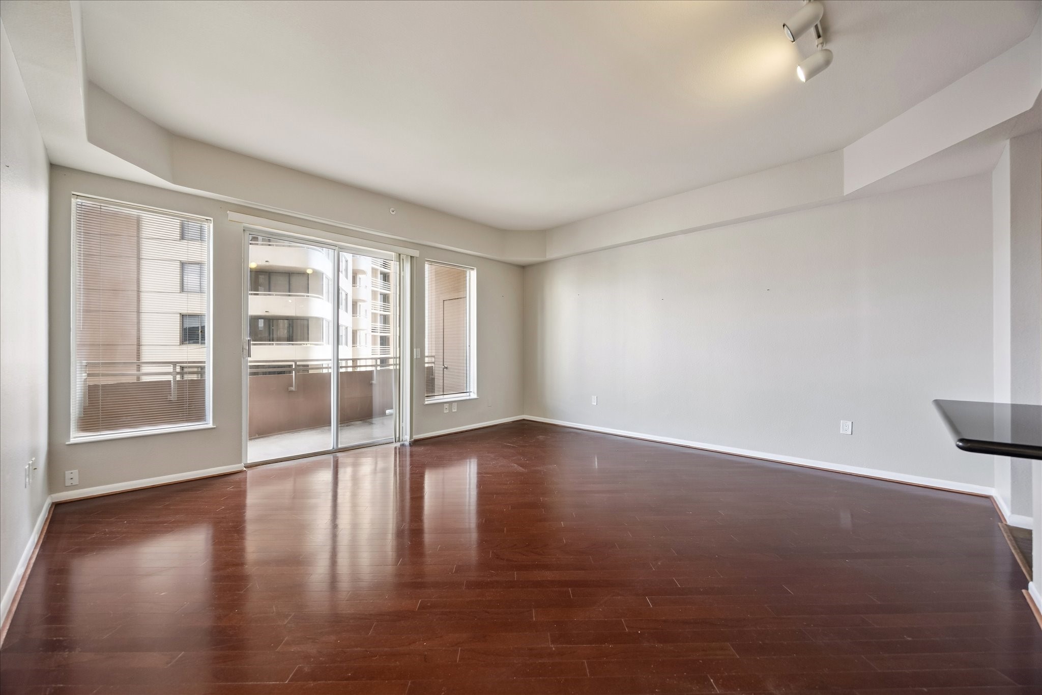 3505 Sage Road, Unit 508 Houston, TX 77056 - Photo 8 of 23 ACCESS TO THE BALCONY FROM THE LIVING ROOM