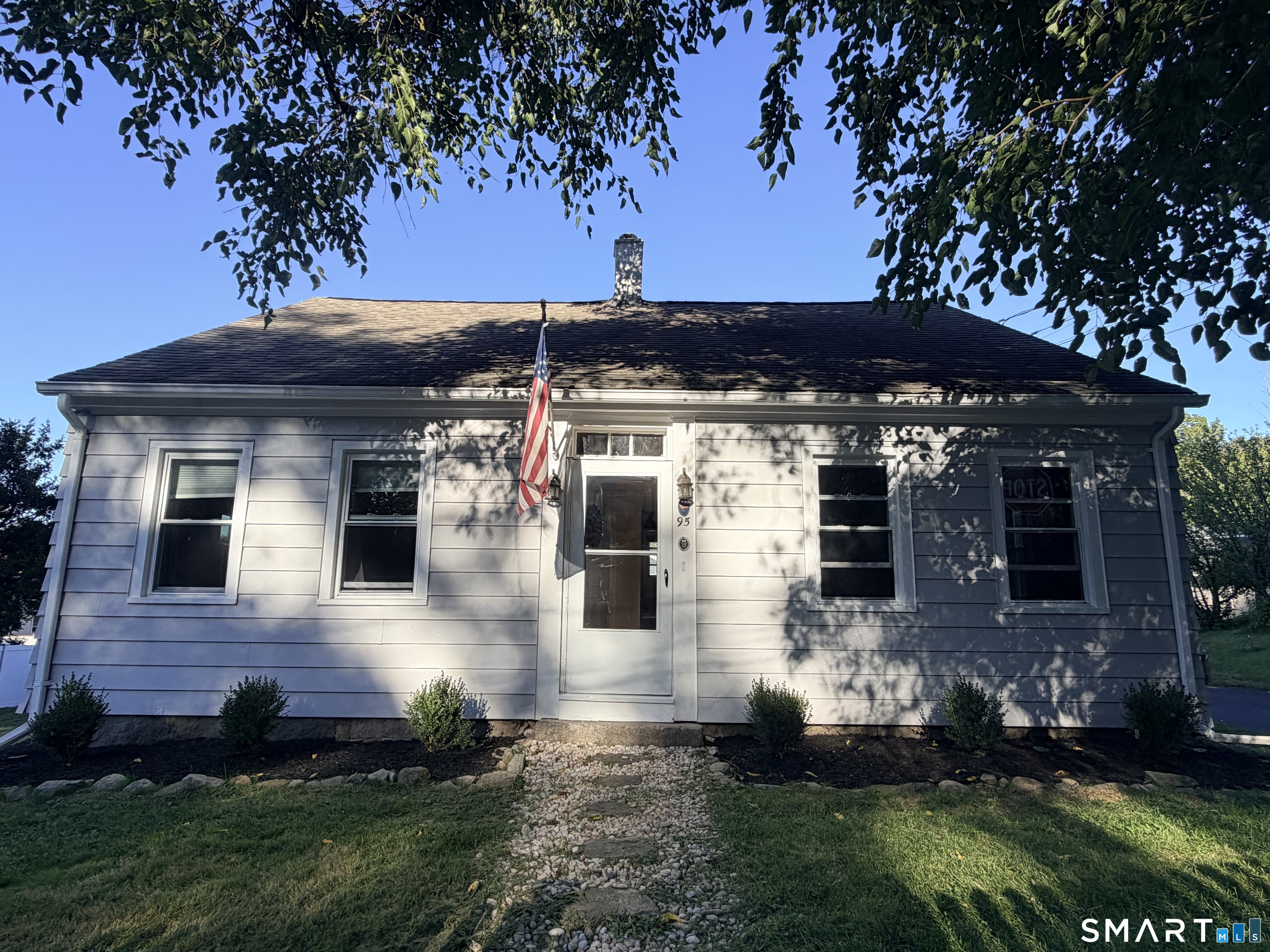 95 Old Norwich Road Waterford, CT 06375 - Photo 2 of 22 Gallery Image 2