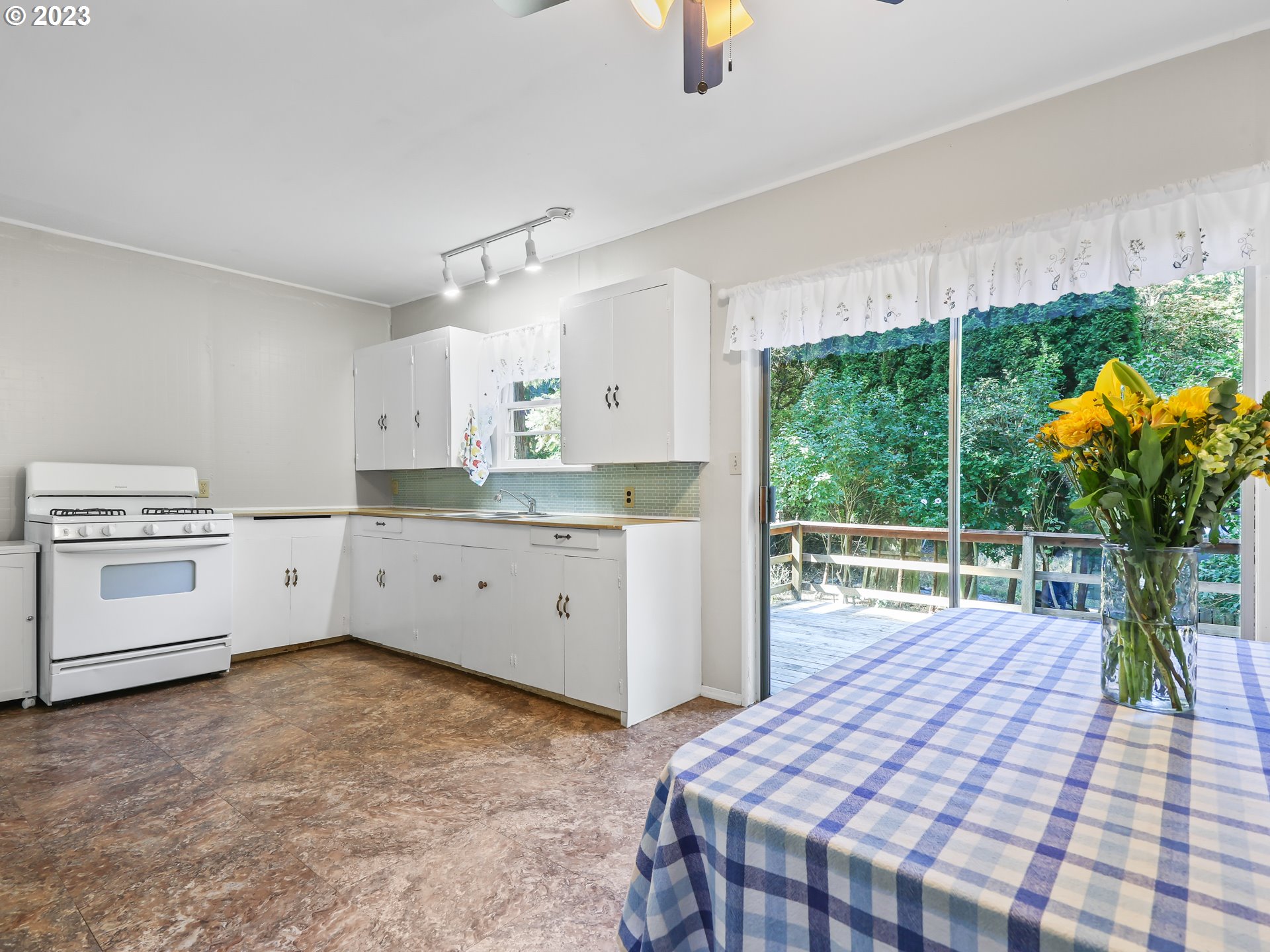 11235 Southwest Fonner Street Portland, OR 97223 - Photo 11 of 37 Gallery Image 11