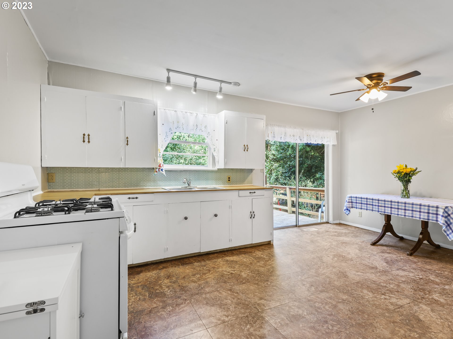 11235 Southwest Fonner Street Portland, OR 97223 - Photo 16 of 37 Gallery Image 16