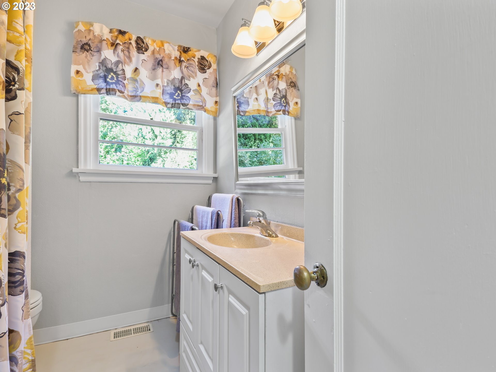 11235 Southwest Fonner Street Portland, OR 97223 - Photo 20 of 37 Gallery Image 20