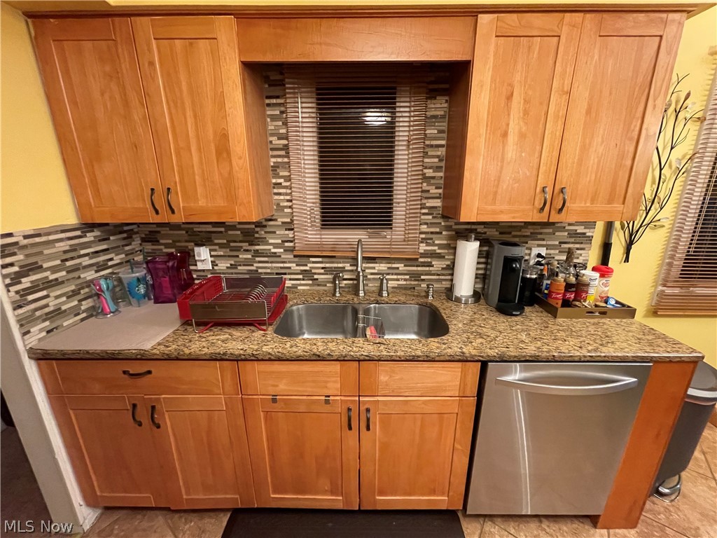 6512 Rousseau Drive Parma, OH 44129 - Photo 5 of 20