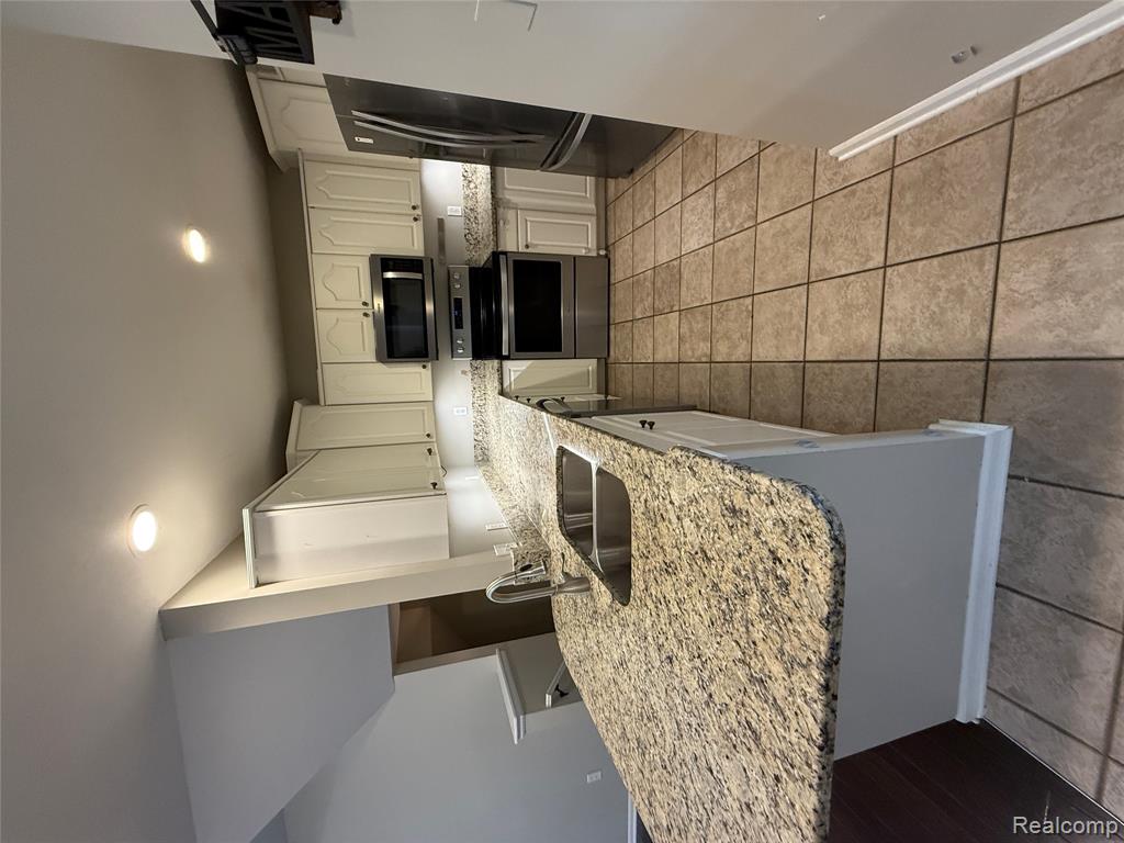 7172 Kings Way Flushing, MI 48433 - Photo 11 of 41