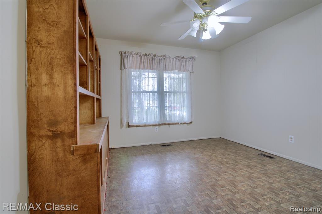 33951 Old Timber Road Farmington Hills, MI 48331 - Photo 15 of 40