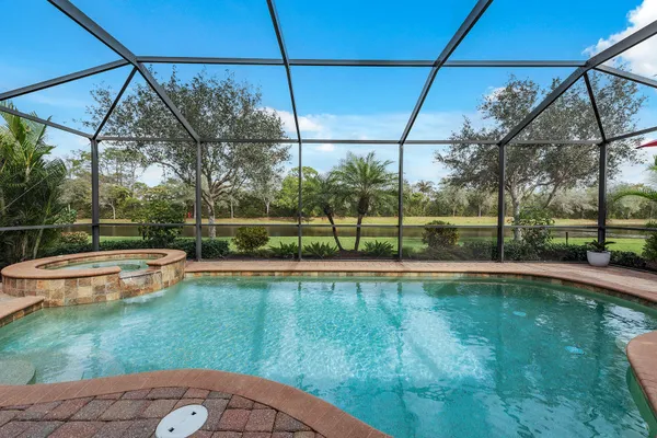 $899,000 | 3058 Aviamar Circle, Naples, FL 34114