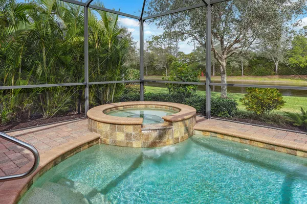 $899,000 | 3058 Aviamar Circle, Naples, FL 34114
