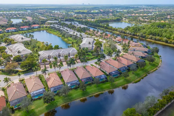 $899,000 | 3058 Aviamar Circle, Naples, FL 34114