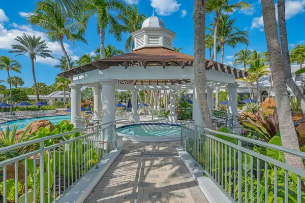 $899,000 | 3058 Aviamar Circle, Naples, FL 34114