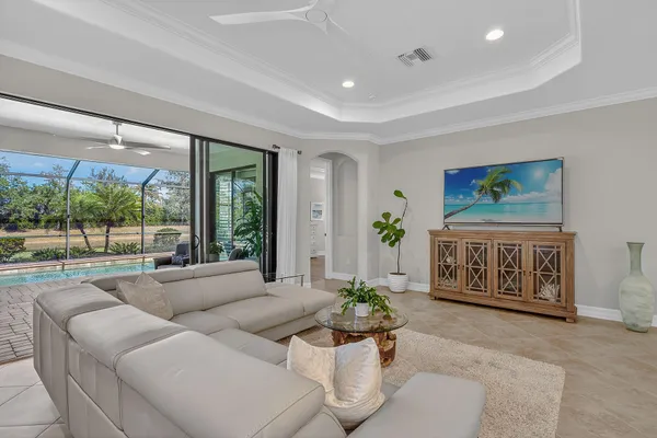 $899,000 | 3058 Aviamar Circle, Naples, FL 34114