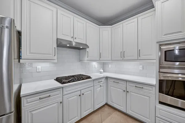 $899,000 | 3058 Aviamar Circle, Naples, FL 34114