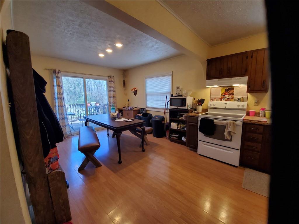 527 Mt Jackson Road New Castle, PA 16102 - Photo 3 of 15