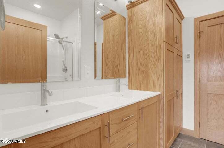 390 Blackhawk Road Gypsum, CO 81637 - Photo 18 of 25 Yellowstone Bath Example
