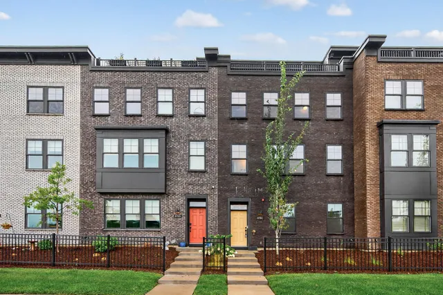 $1,095,000 | 875 Fls Passage West, Unit C, St. Paul, MN 55116