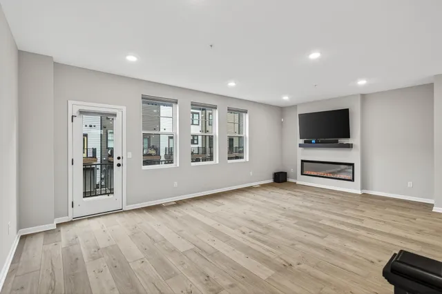 $1,095,000 | 875 Fls Passage West, Unit C, St. Paul, MN 55116