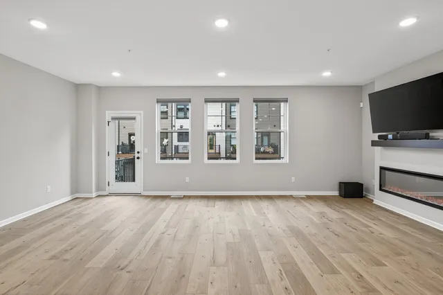 $1,095,000 | 875 Fls Passage West, Unit C, St. Paul, MN 55116