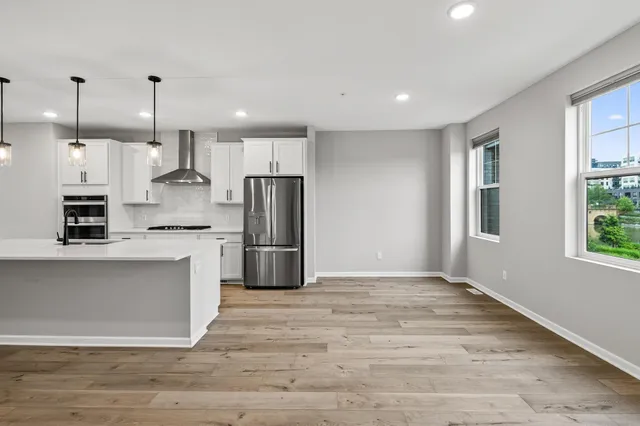 $1,095,000 | 875 Fls Passage West, Unit C, St. Paul, MN 55116