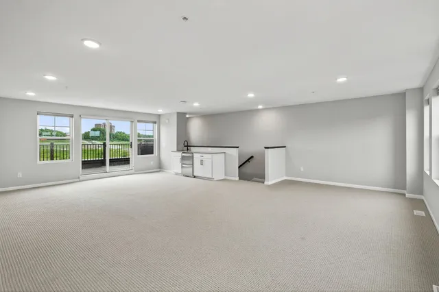 $1,095,000 | 875 Fls Passage West, Unit C, St. Paul, MN 55116