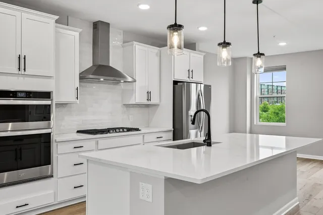 $1,095,000 | 875 Fls Passage West, Unit C, St. Paul, MN 55116