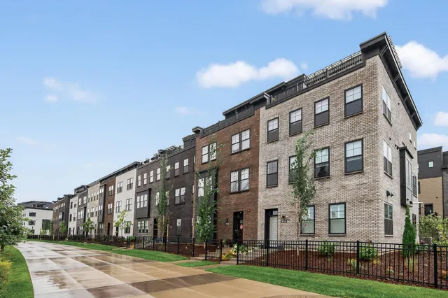 $1,095,000 | 875 Fls Passage West, Unit C, St. Paul, MN 55116