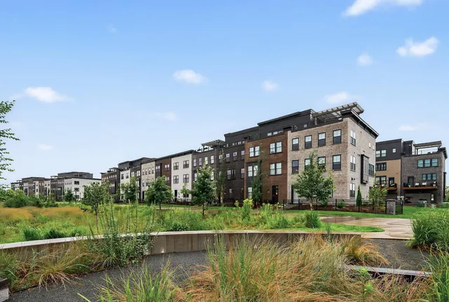 $1,095,000 | 875 Fls Passage West, Unit C, St. Paul, MN 55116