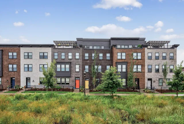 $1,095,000 | 875 Fls Passage West, Unit C, St. Paul, MN 55116