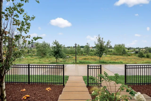 $1,095,000 | 875 Fls Passage West, Unit C, St. Paul, MN 55116