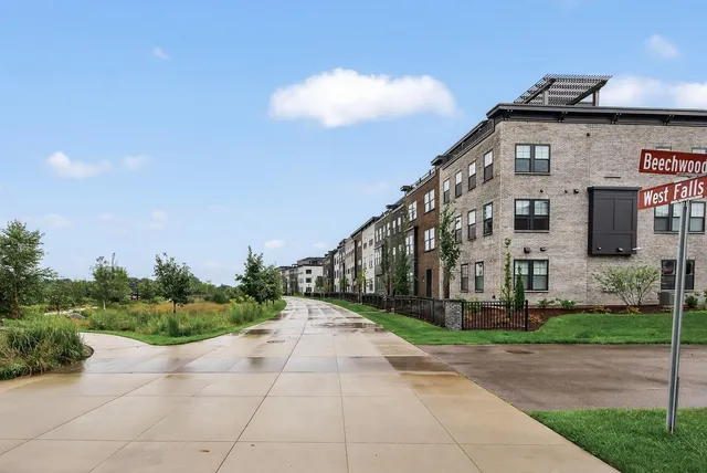 $1,095,000 | 875 Fls Passage West, Unit C, St. Paul, MN 55116