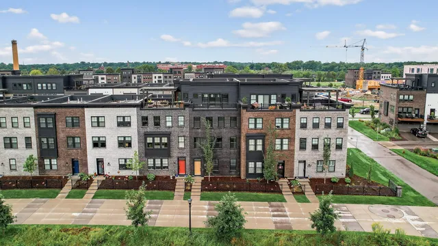 $1,095,000 | 875 Fls Passage West, Unit C, St. Paul, MN 55116