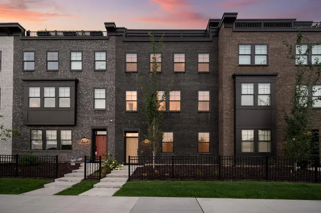 $1,095,000 | 875 Fls Passage West, Unit C, St. Paul, MN 55116