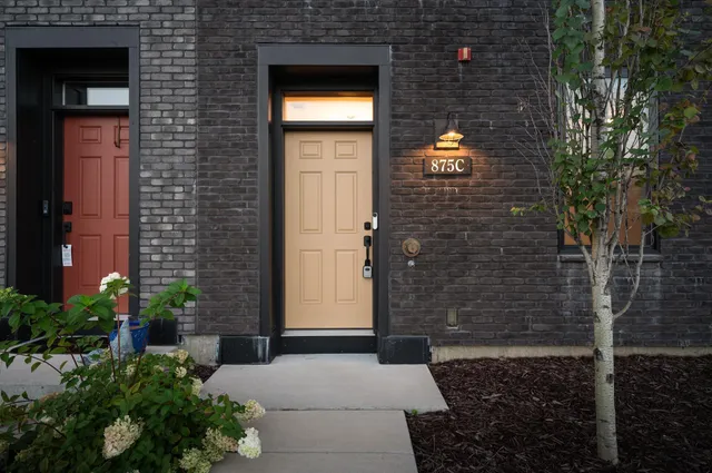 $1,095,000 | 875 Fls Passage West, Unit C, St. Paul, MN 55116