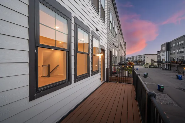 $1,095,000 | 875 Fls Passage West, Unit C, St. Paul, MN 55116