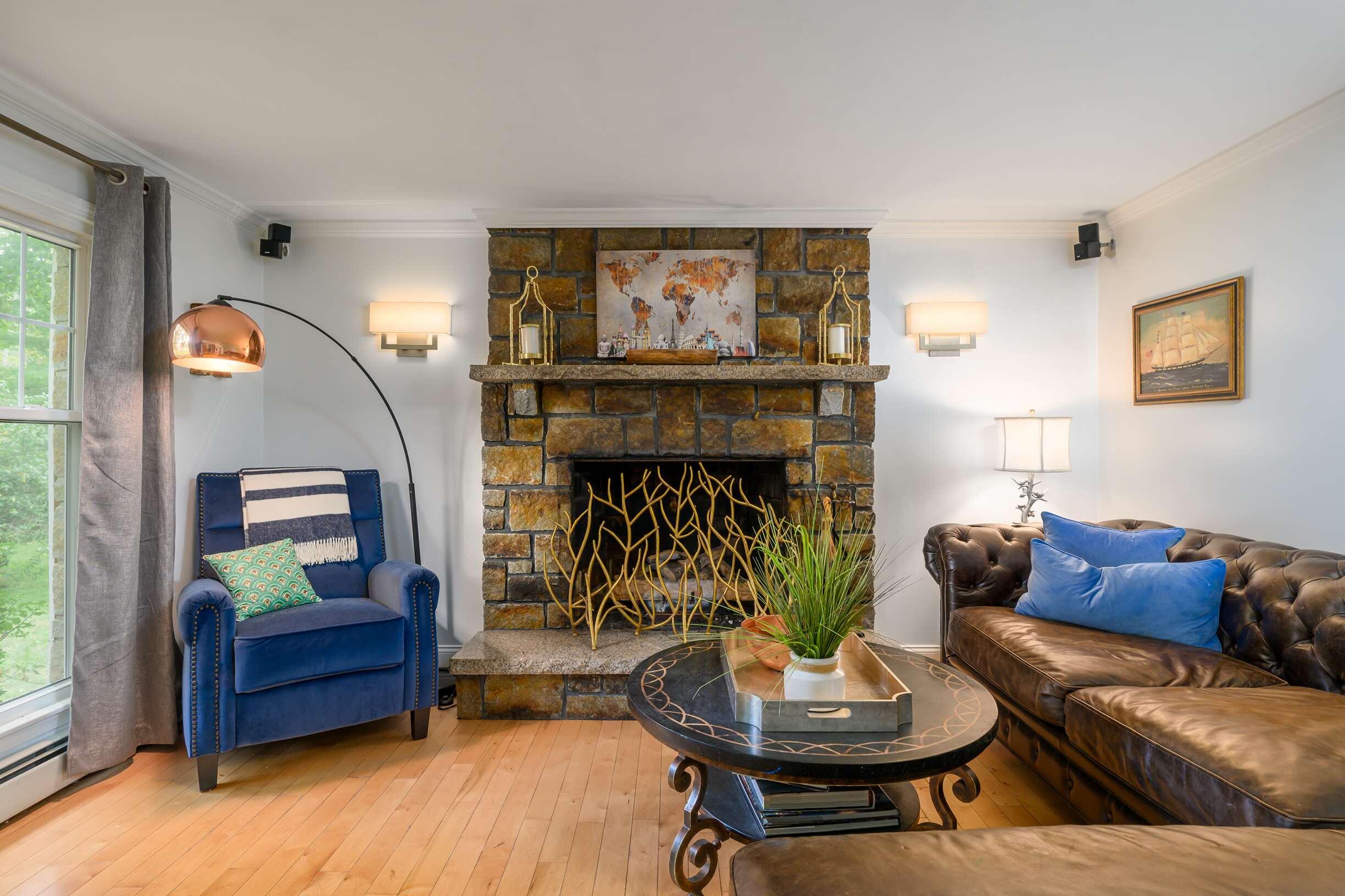 7 Dover Neck Road Dover, NH 03820 - Photo 4 of 23 Main Living Room