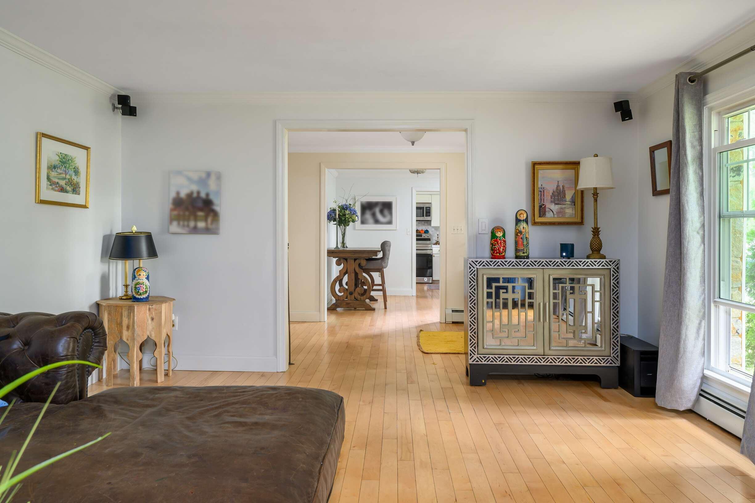 7 Dover Neck Road Dover, NH 03820 - Photo 5 of 23 Living Room
