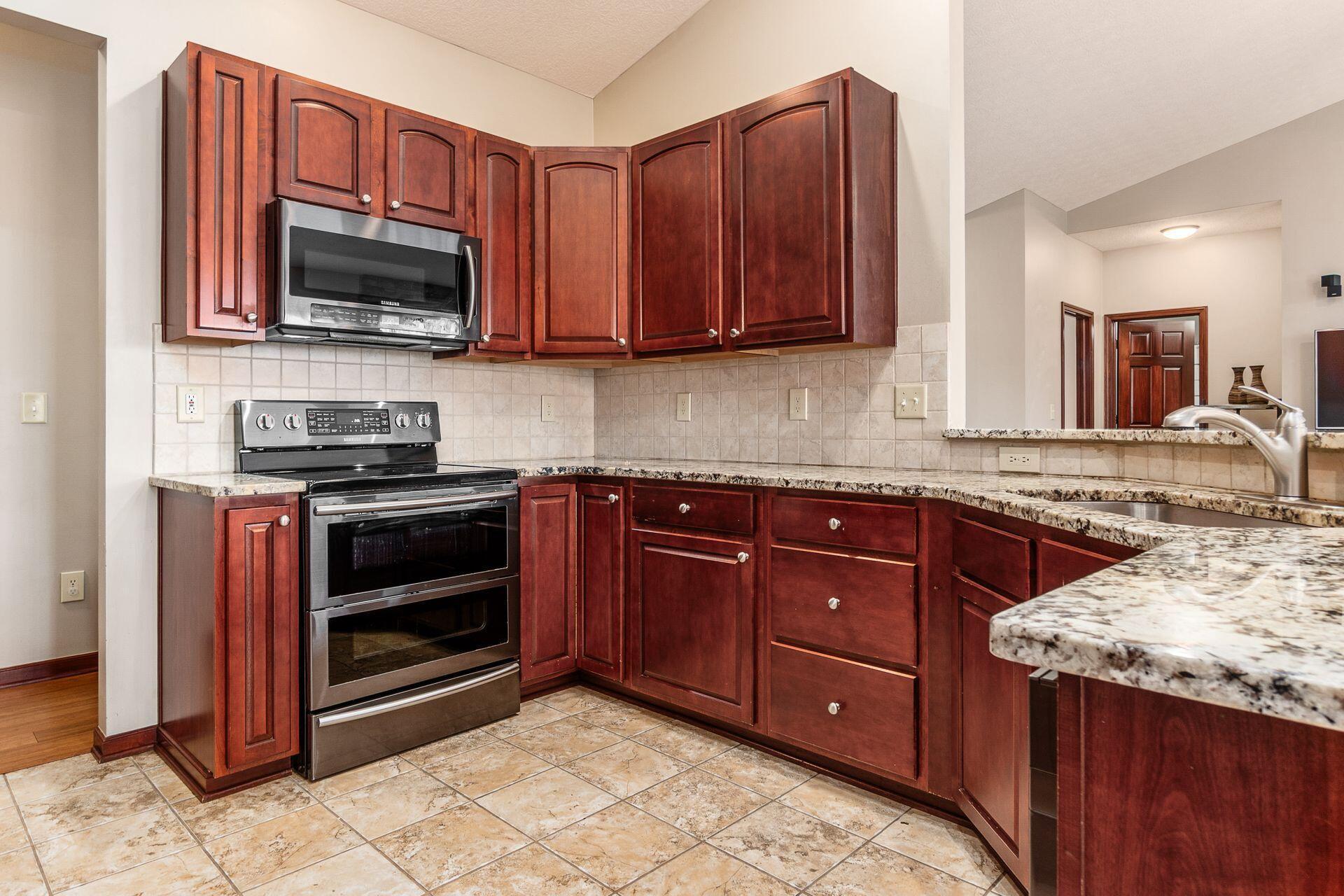 121 Harvest Ridge Avenue Pataskala, OH 43062 - Photo 11 of 67 Kitchen