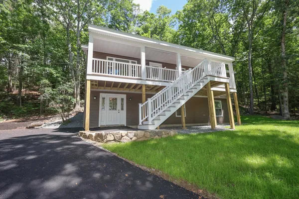 $700,000 | 50 Great Hill Drive, Newmarket, NH 03857