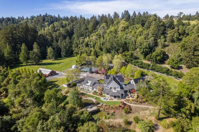 a view of a tennis court