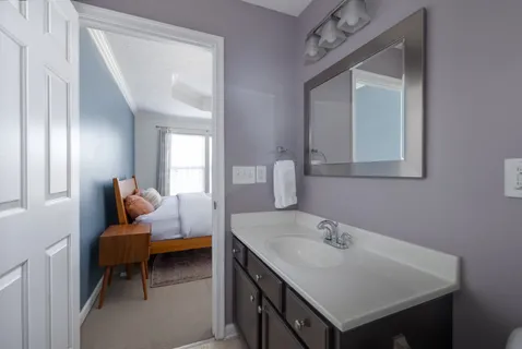 a en suite bathroom with a sink and mirror