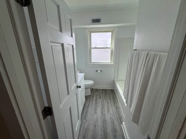 $950 | 1124 North Main Street, Rockford, IL 61103