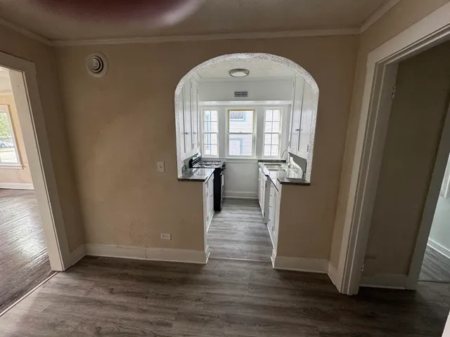 $950 | 1124 North Main Street, Rockford, IL 61103