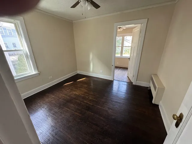 $950 | 1124 North Main Street, Rockford, IL 61103