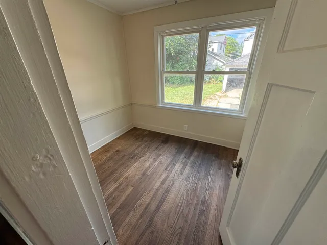 $950 | 1124 North Main Street, Rockford, IL 61103